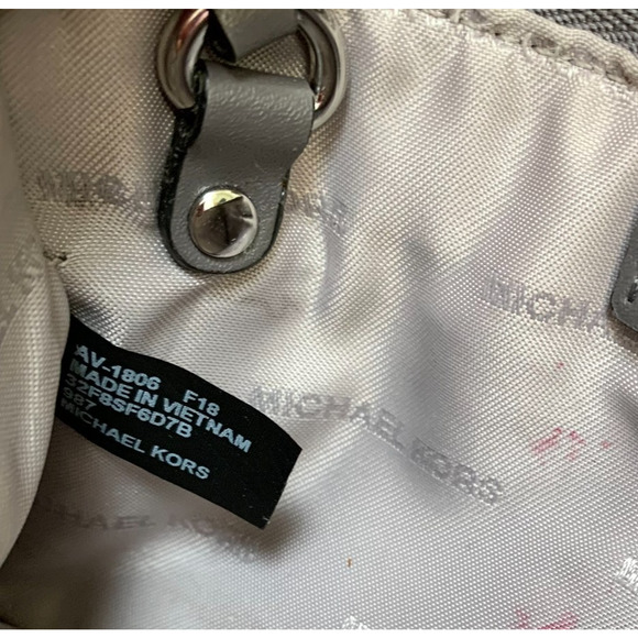 MICHAEL KORS Jet Set Travel Black/Gray Logo Flat Euro Card Case Wallet w/Keyring - Picture 7 of 15